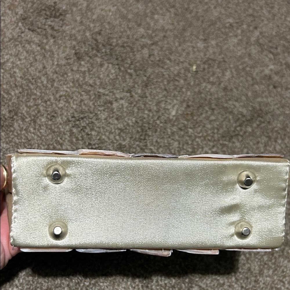 Elegant Mother of Pearl Handbag - Picture 3 of 8